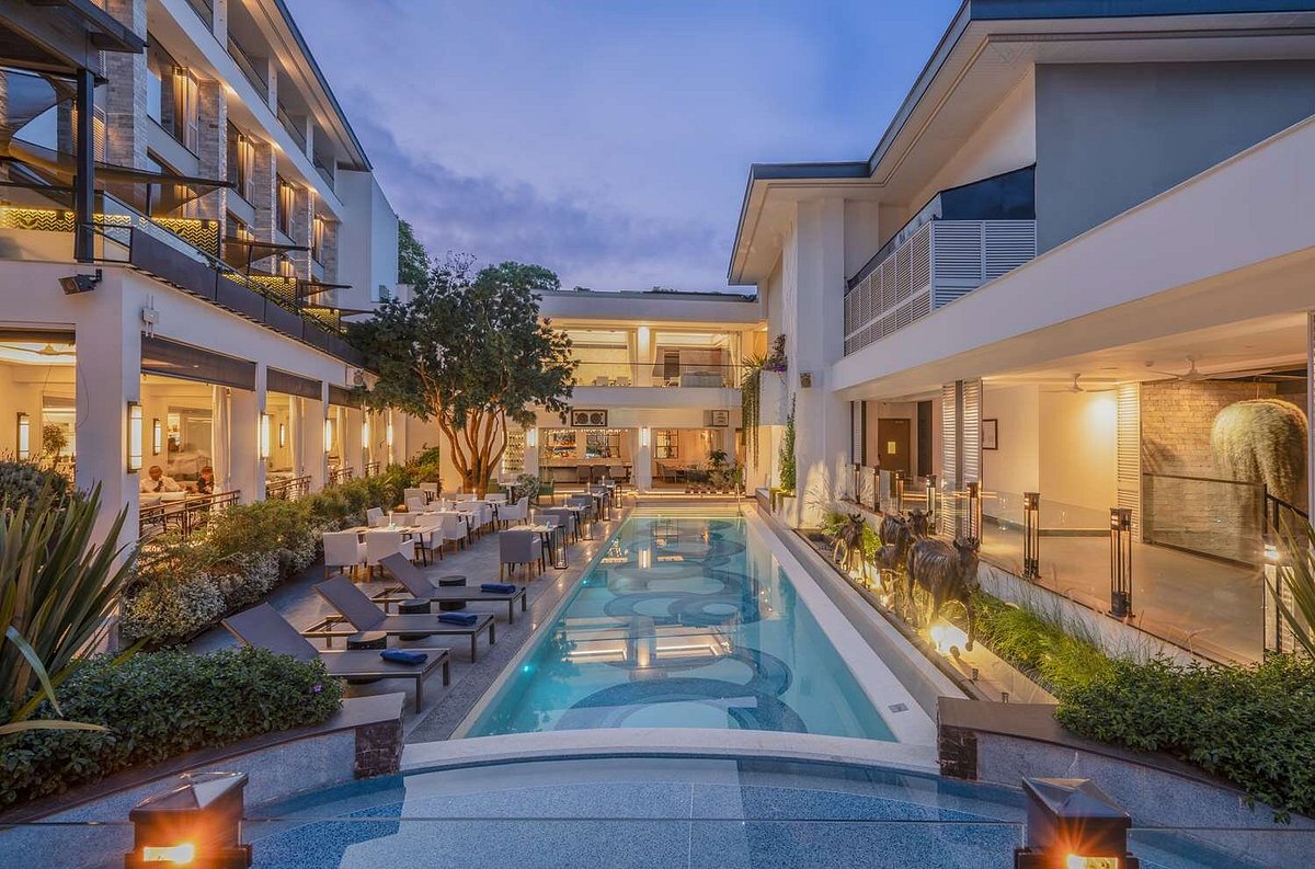 Luxury Hotel
